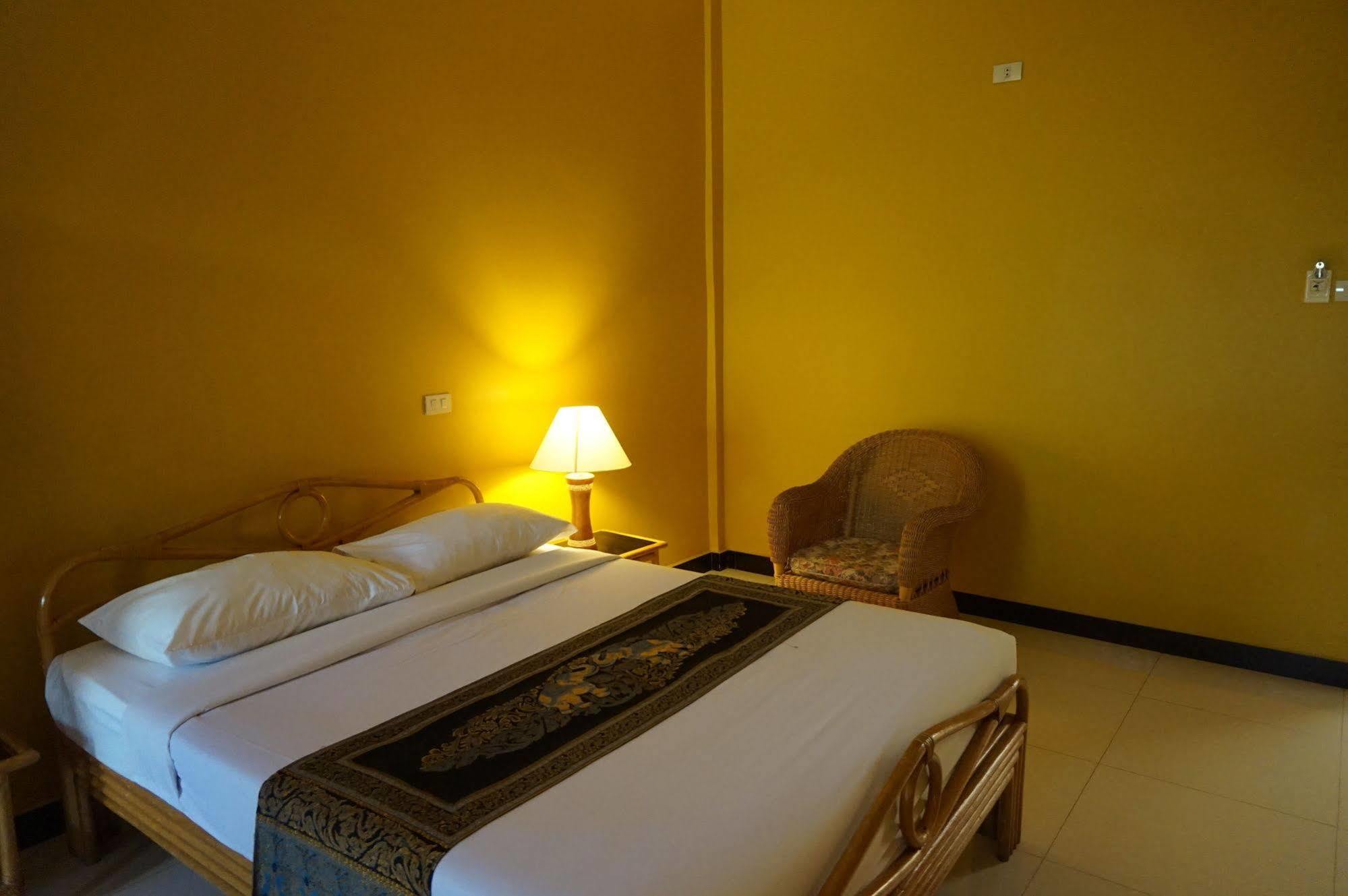 Day Inn Hotel Ban Nongdouang Kültér fotó